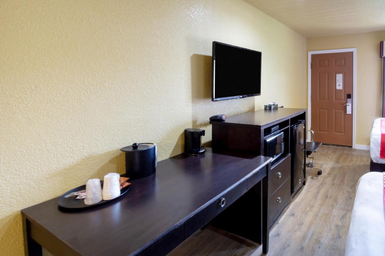 Woodridge Inn And Suites ไมอามี ภายนอก รูปภาพ